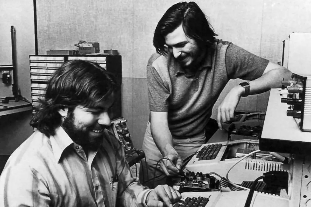 Steve Wozniak y Steve Jobs en los 70s